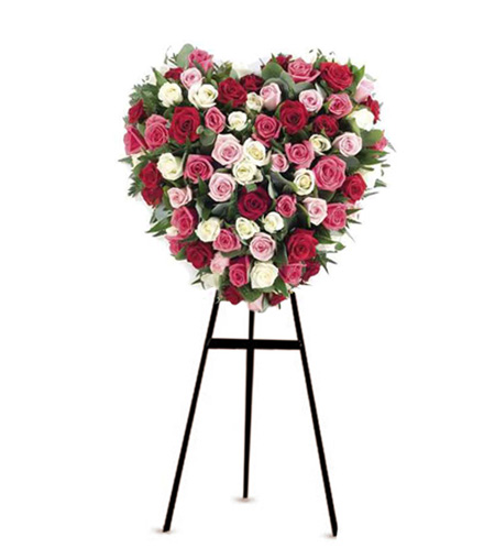 Corazón Fúnebre de Margaritas y Rosas